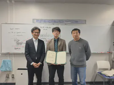 左から曽我部知広 教授、趙仁傑 特任助教、 張紹良 教授