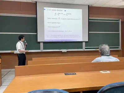 公演中の曽我部先生