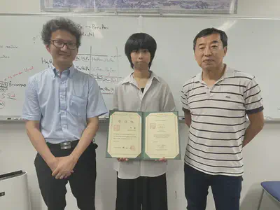 左から曽我部知広 准教授、牛静 博士、 張紹良 教授