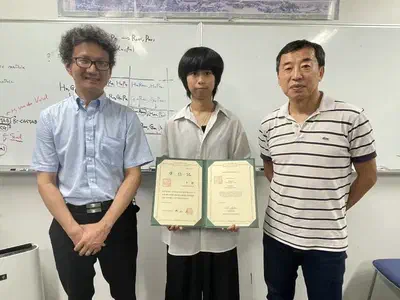 左から曽我部知広 准教授、牛静 博士、 張紹良 教授